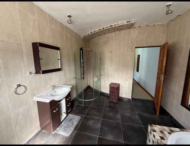 8 BEDROOM HOUSE FOR SALE IN KAALPLAATS WEST